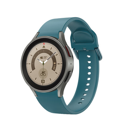 SYSTEM-S Armband 20 mm aus Silikon für Samsung Galaxy Watch 5 4 Smartwatch in Blau