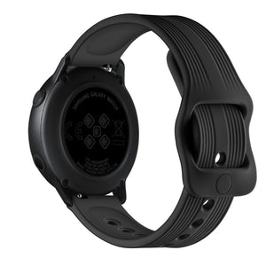 SYSTEM-S Armband flexibel aus Silikon 22mm für Samsung Galaxy Watch 4 Smartwatch Schwarz